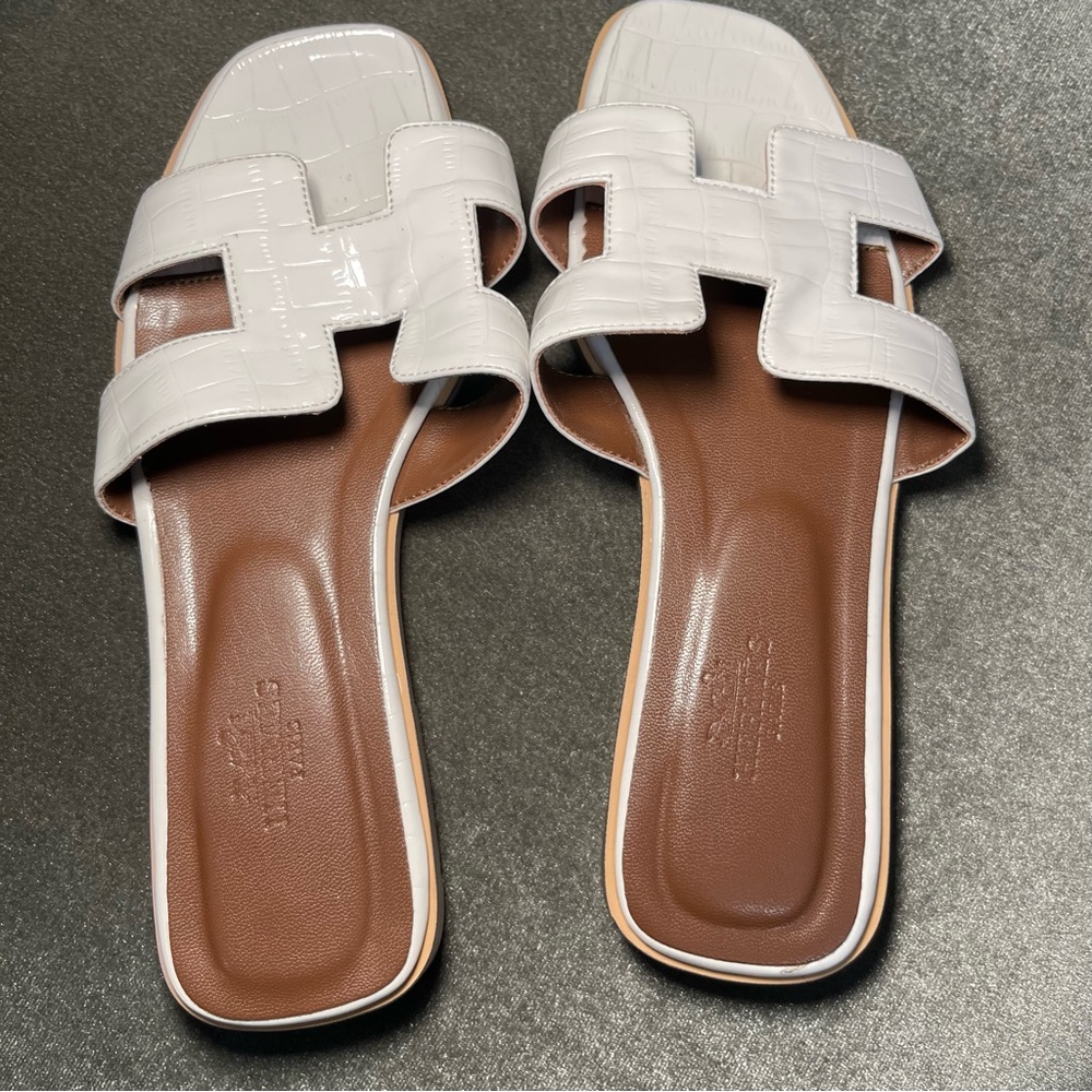 Hermes White Croc-Embossed Sandals - Picture 2 of 6